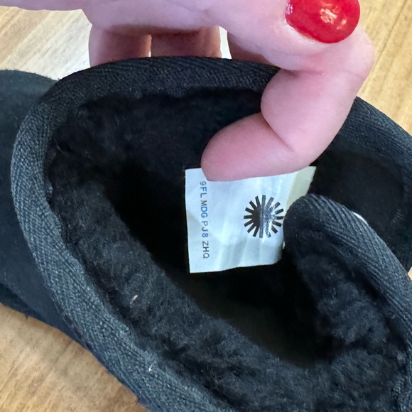 UGG Jona Boot Size 9 Black - toddler NWOT never worn - Picture 7 of 8